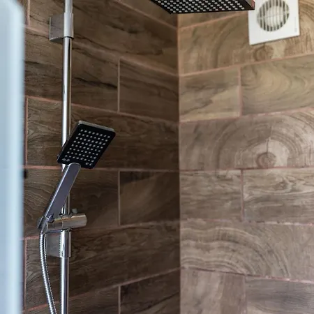 Balatoni Preshaziko Szolosgyorok